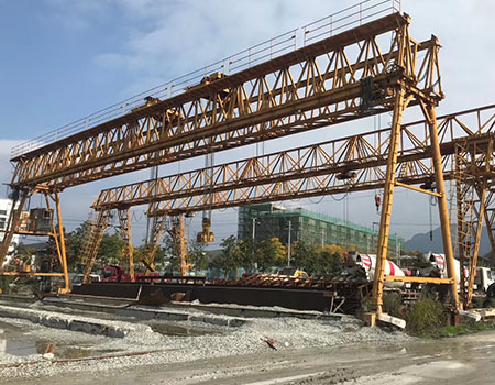 門(mén)式提梁機(jī)