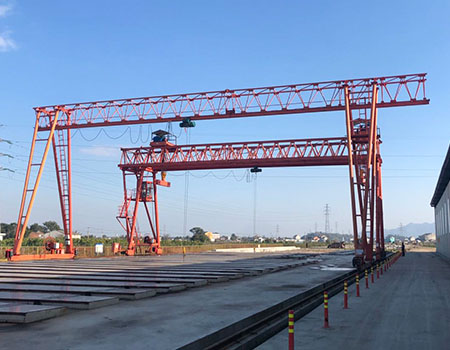 移動(dòng)提梁機(jī)